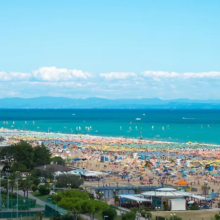 Intimate Coastline With Swimming Pool 아파트